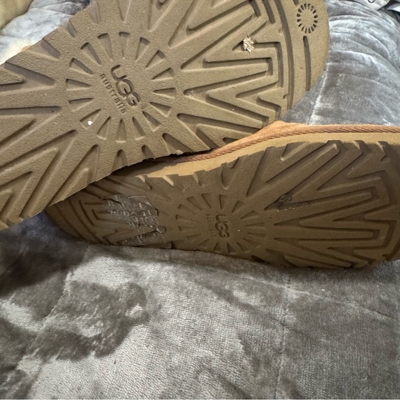 UGG Brown Women's Winter Boots with Cream Fur Bailey Button - Picture 8 of 9